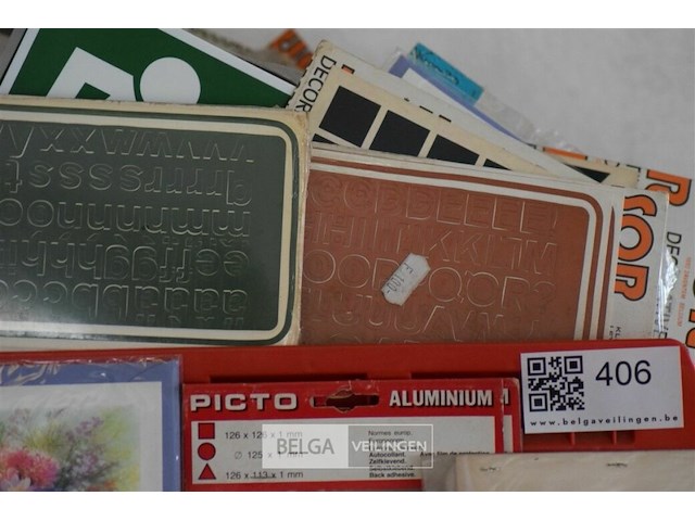 Inhoud bak div retro plaatjes en stickers - afbeelding 3 van  11