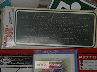 Inhoud bak div retro plaatjes en stickers - afbeelding 5 van  11