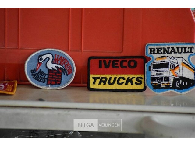 Inhoud bak div retro plaatjes en stickers - afbeelding 6 van  11