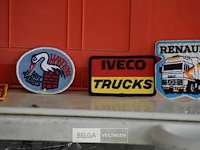 Inhoud bak div retro plaatjes en stickers - afbeelding 6 van  11