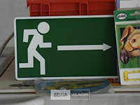 Inhoud bak div retro plaatjes en stickers - afbeelding 7 van  11