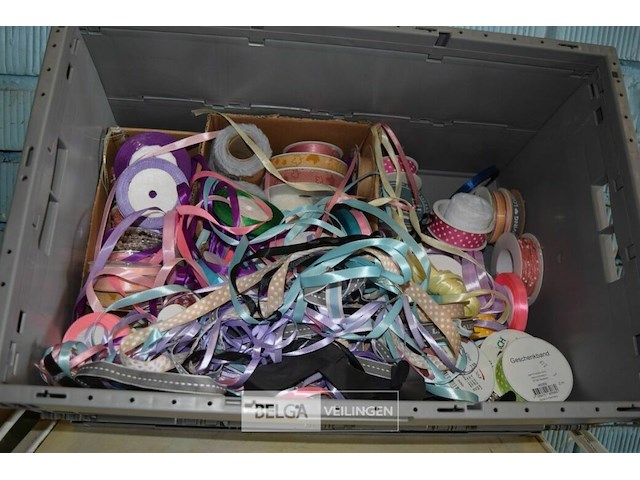 Inhoud bak div. soorten inpaklint - afbeelding 1 van  3