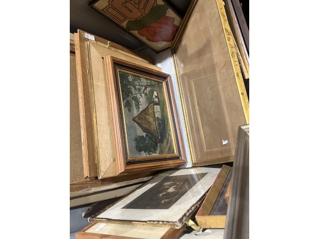 Inhoud bak diverse schilderijen en kaders - afbeelding 1 van  7