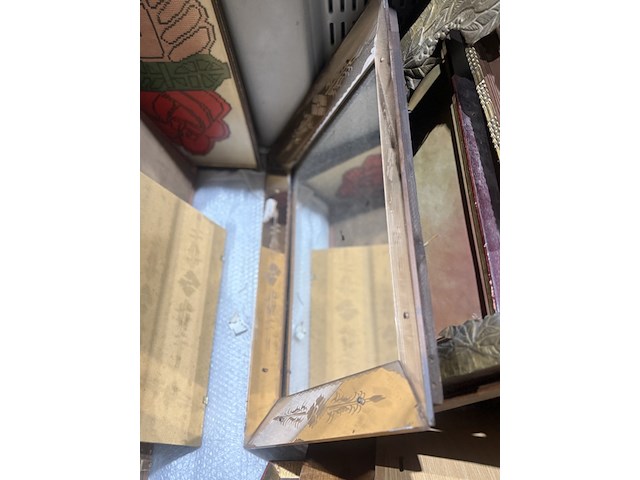Inhoud bak diverse schilderijen en kaders - afbeelding 2 van  7