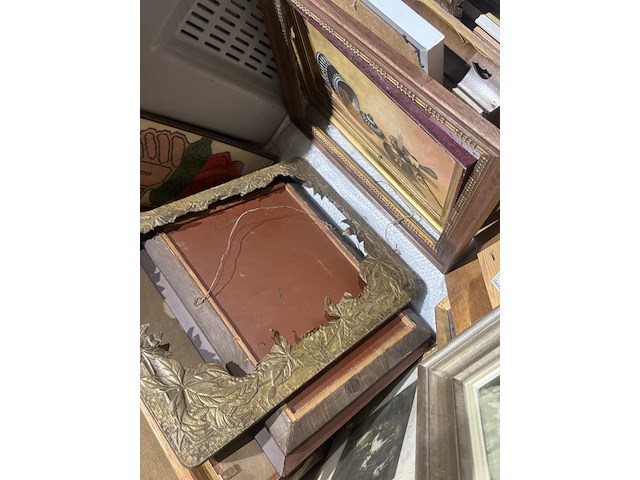 Inhoud bak diverse schilderijen en kaders - afbeelding 3 van  7