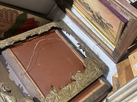 Inhoud bak diverse schilderijen en kaders - afbeelding 3 van  7