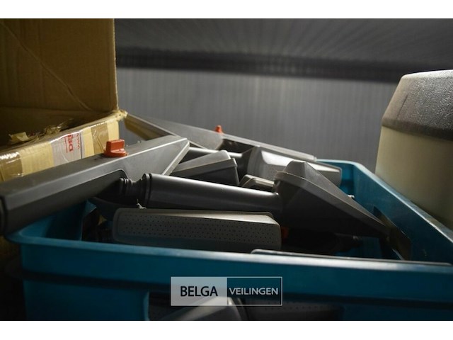 Inhoud bak gardena sproeiers - afbeelding 1 van  3