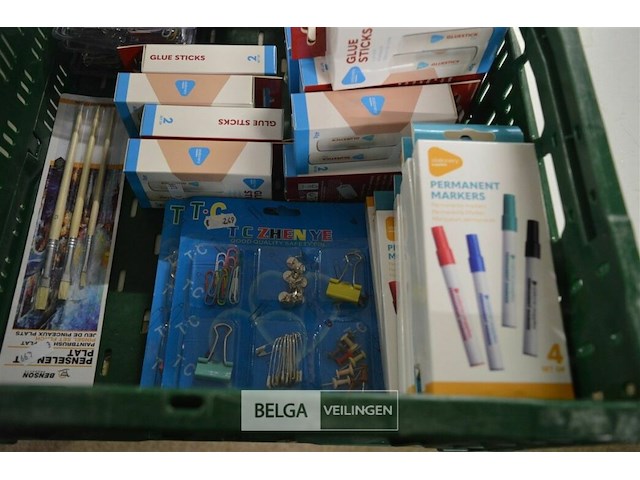 Inhoud bak knutselgerief - afbeelding 2 van  5