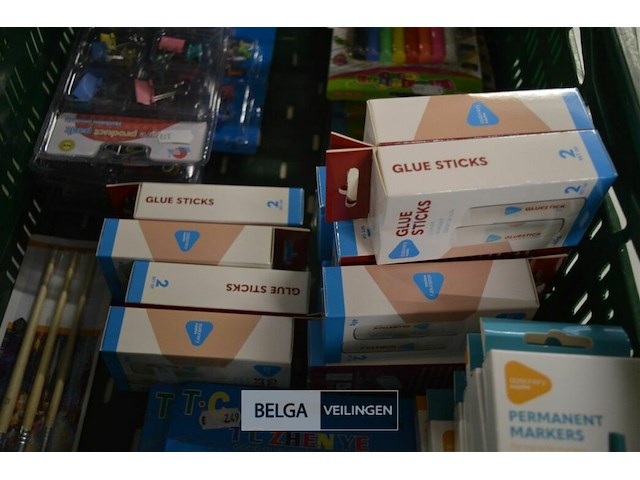 Inhoud bak knutselgerief - afbeelding 3 van  5