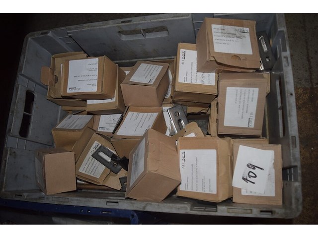 Inhoud bak montageplaat 82x40x5, allimex inox voor zonnepanelen - afbeelding 2 van  2