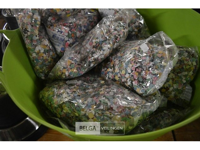 Inhoud bak partij confettie - afbeelding 1 van  2