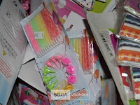 Inhoud bak partij div feestartikelen - afbeelding 2 van  2