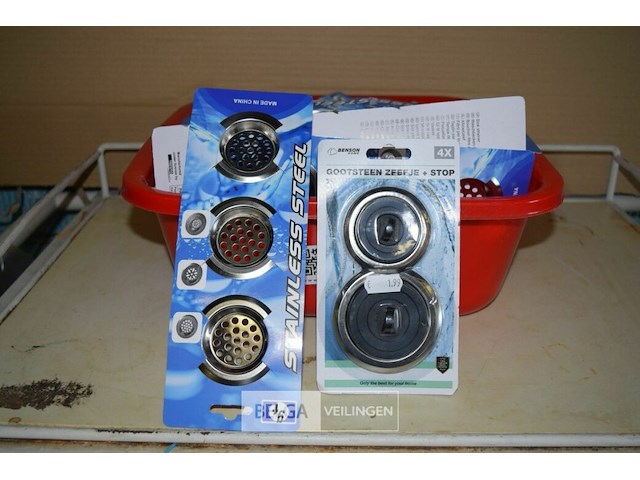 Inhoud bak partij div. gootsteenzeefjes + stop - afbeelding 1 van  3