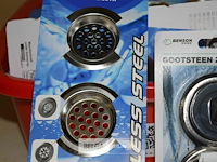 Inhoud bak partij div. gootsteenzeefjes + stop - afbeelding 2 van  3