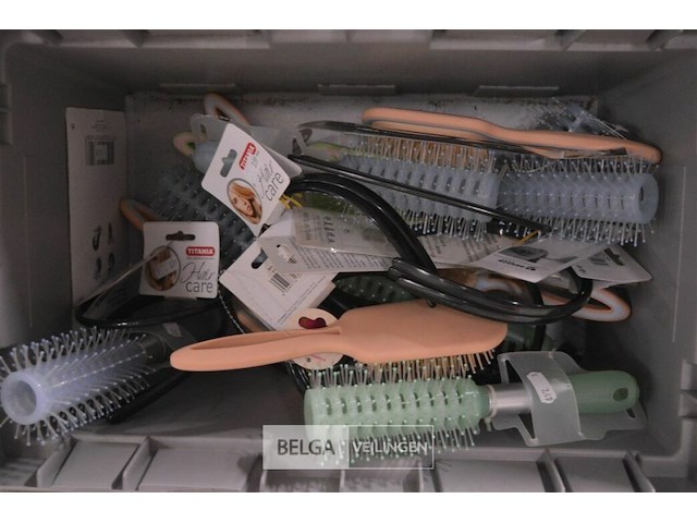 Inhoud bak partij div . haarborstels - afbeelding 1 van  3