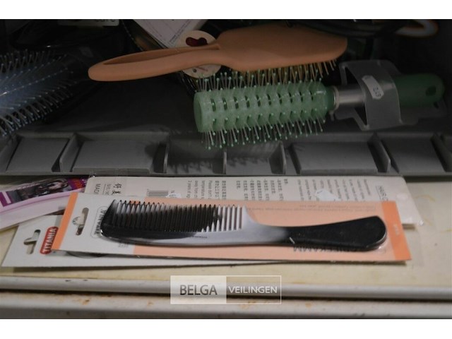 Inhoud bak partij div . haarborstels - afbeelding 3 van  3