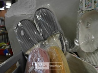 Inhoud bak partij div. maten slippers ±17 st - afbeelding 3 van  5