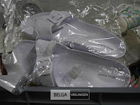 Inhoud bak partij div. maten slippers ±17 st - afbeelding 5 van  5