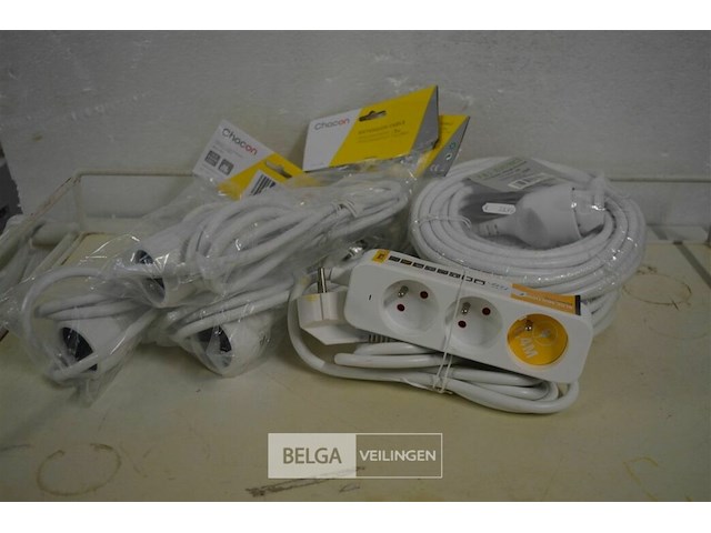 Inhoud bak partij div. materialen - afbeelding 1 van  3