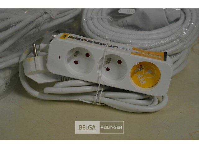 Inhoud bak partij div. materialen - afbeelding 2 van  3