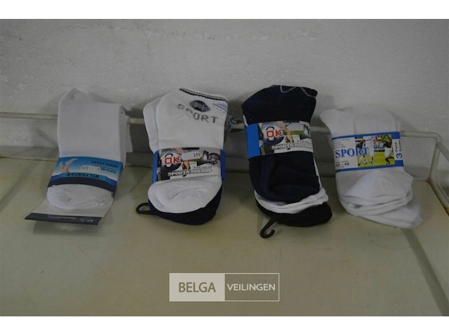 Inhoud bak partij div. sokken - afbeelding 1 van  4