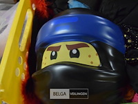 Inhoud bak partij div verkleedmaterialen - afbeelding 2 van  4