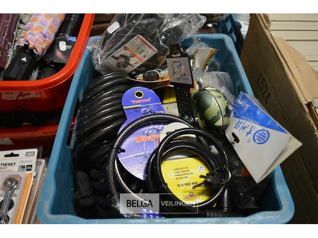 Inhoud bak partij fietssloten en div. - afbeelding 1 van  5