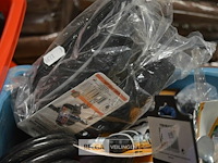 Inhoud bak partij fietssloten en div. - afbeelding 2 van  5