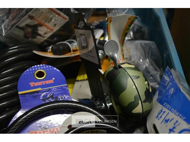 Inhoud bak partij fietssloten en div. - afbeelding 4 van  5