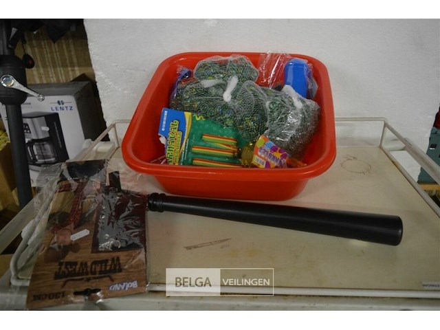 Inhoud bak partij klein speelgoed - afbeelding 1 van  3