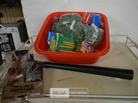 Inhoud bak partij klein speelgoed - afbeelding 1 van  3