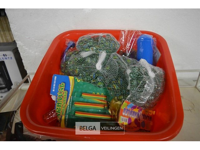 Inhoud bak partij klein speelgoed - afbeelding 2 van  3