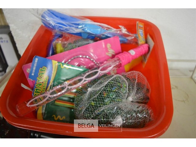 Inhoud bak partij klein speelgoed - afbeelding 3 van  3