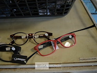 Inhoud bak patij div leesbrillen - afbeelding 4 van  4