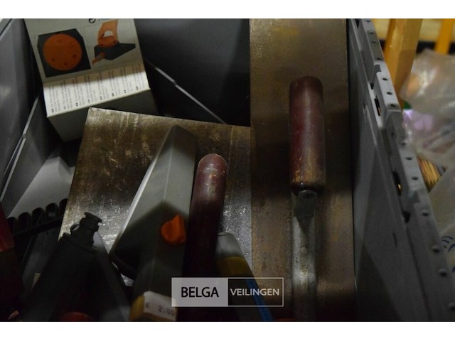 Inhoud bak plekspaan +sproeiers - afbeelding 2 van  4