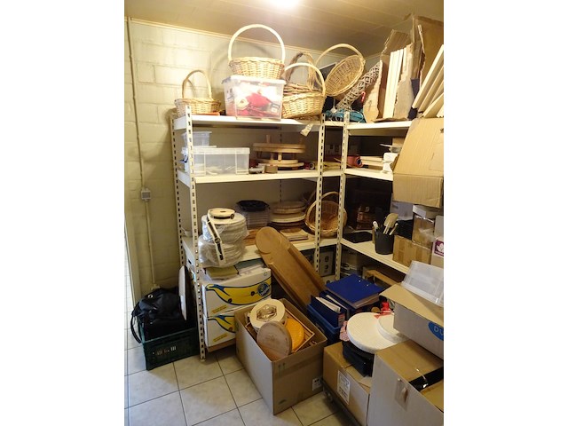 Inhoud berging - afbeelding 1 van  12