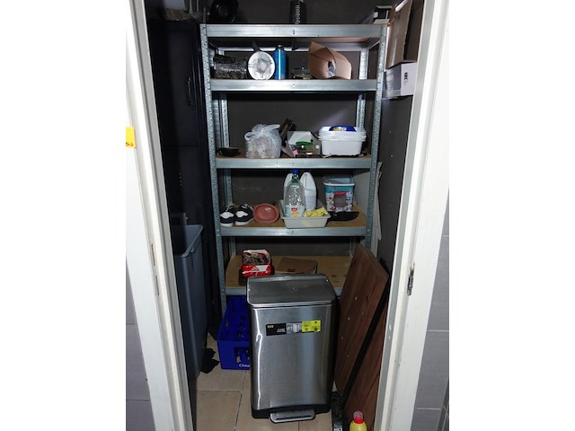 Inhoud berging - afbeelding 1 van  7