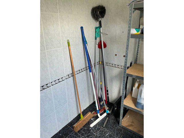 Inhoud berging - afbeelding 8 van  10