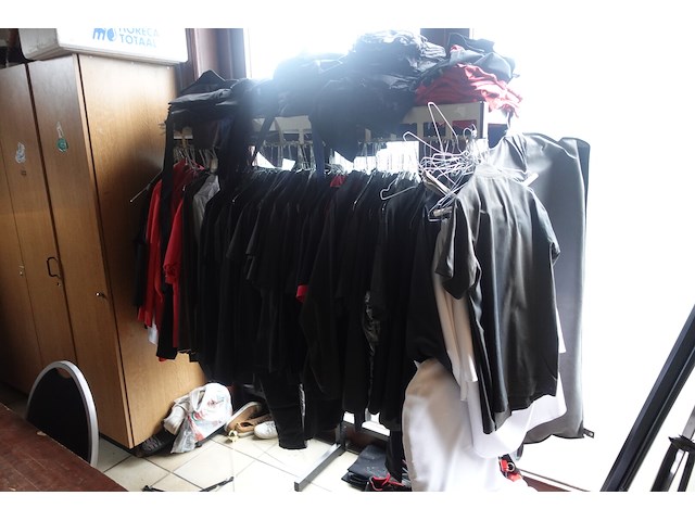 Inhoud bergruimte - afbeelding 1 van  8