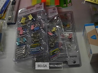 Inhoud box partij div. schoolartikelen - afbeelding 2 van  6