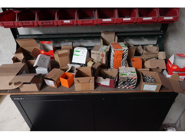 Inhoud bureau atelier - afbeelding 4 van  20