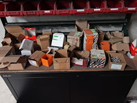 Inhoud bureau atelier - afbeelding 4 van  20