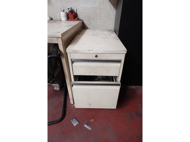 Inhoud bureau atelier - afbeelding 7 van  20