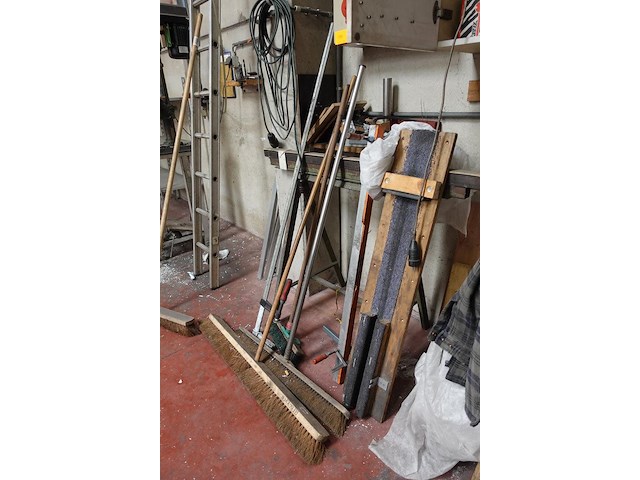 Inhoud bureau atelier - afbeelding 10 van  20