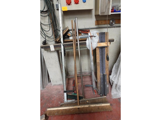 Inhoud bureau atelier - afbeelding 11 van  20