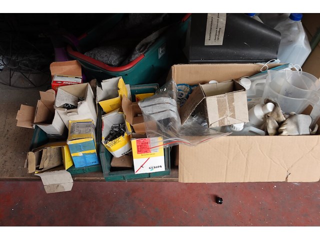 Inhoud bureau atelier - afbeelding 15 van  20