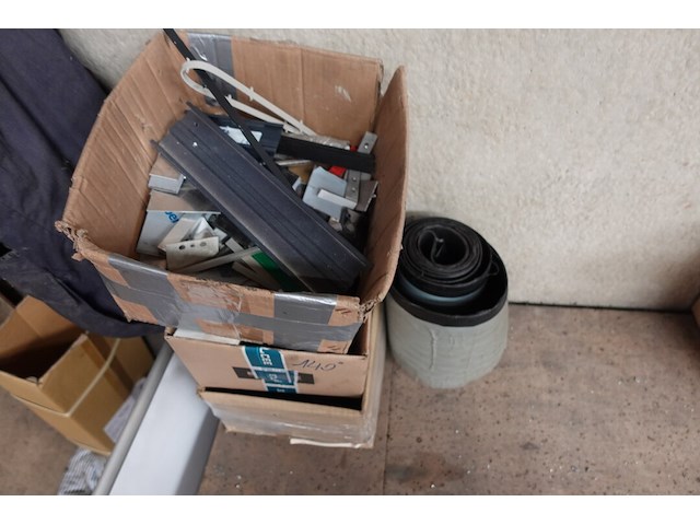 Inhoud bureau atelier - afbeelding 17 van  20