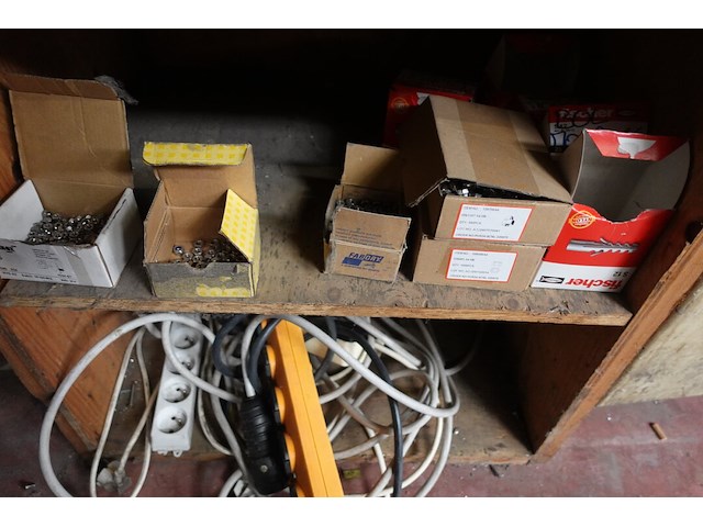 Inhoud bureau atelier - afbeelding 20 van  20