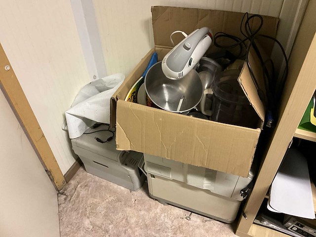 Inhoud bureau op eerste verdiep - afbeelding 5 van  5