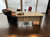 Inhoud bureau ruimte (eerste verdiep) - afbeelding 3 van  6